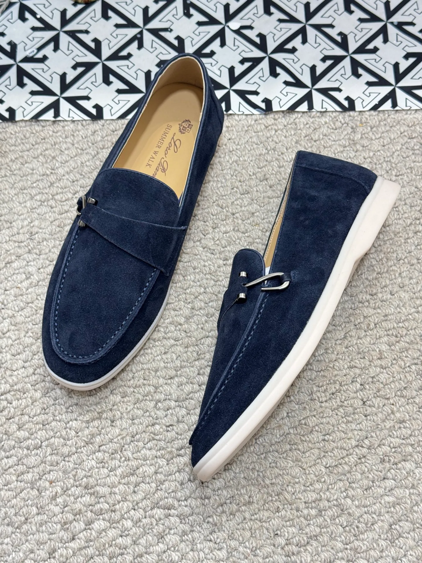Men's men's shoes 💰380 [New model] 🍓🍓Loro Piana - LP couple model. The new moccasins are made of water-repellent treated suede uppers with rubber soles, a classic. The complex craftsmanship and meticulous structure make the shoes light and soft, allowing you to walk comfortably and freely. Perfect for wearing at the beach or out in the water during the summer. Size: 35-44 (45 customized MH)